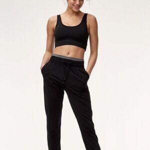 Sz M Aritzia The Constant Black Glide Studio Sports Bra